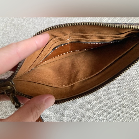 Patricia Nash tooled leather wristlet - Picture 4 of 7